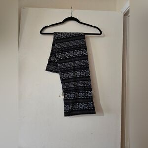 Old Navy Black and White Patterned Scarf